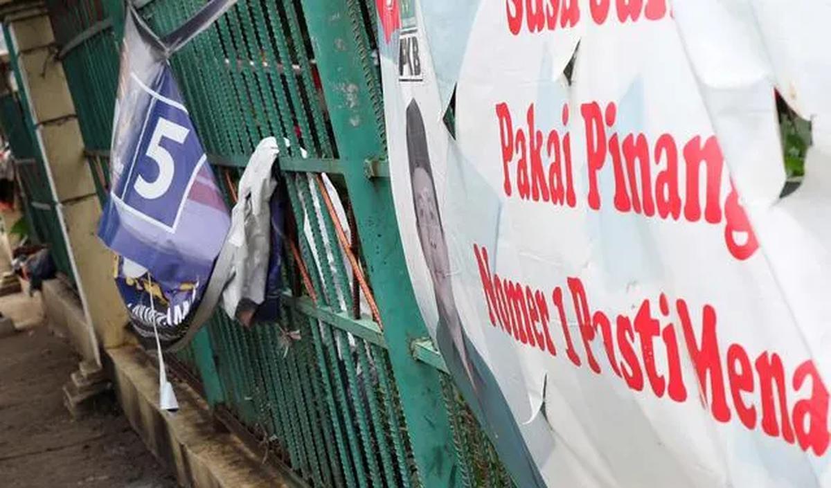 Tak hanya itu, parpol yang memasang alat peraga juga diimbau memperhatikan atribut yang sudah dipasang di tempat-tempat umum supaya kondisinya tetap terjaga dengan tertib.