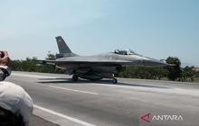 Pesawat Tempur TNI Mendarat di Tol Probolinggo, Ada Apa?