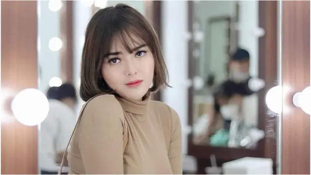 5 Gaya Amanda Manopo Sebagai Andin yang Trendi dan Menawan