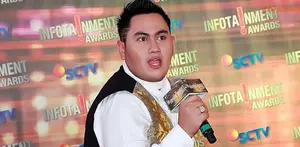 Belum resmi bercerai dengan Musdalifah, Nassar berhubungan baik dengan wanita Arab. Nassar pun berharap, tidak terjatuh ke dalam lubang yang sama.