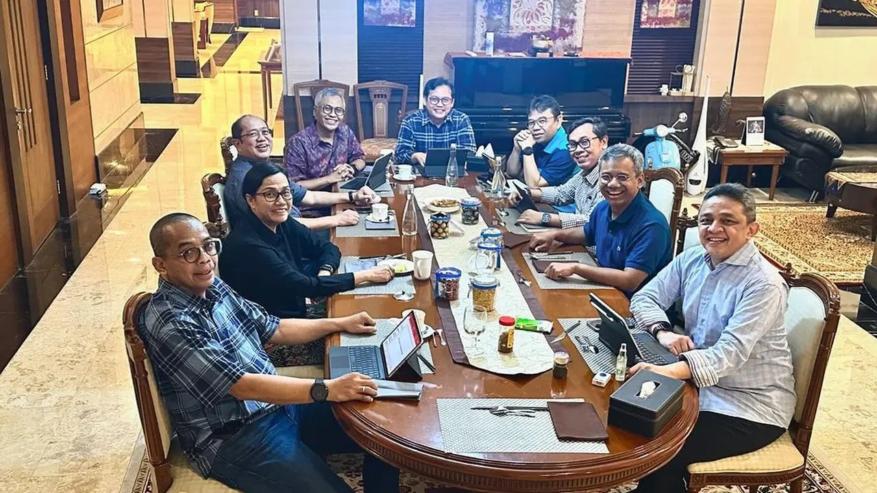 Tangkapan layar instagram Menteri Keuangan (Menkeu) Sri Mulyani Indrawati. Situasi geopolitik global terutama mengenai perang Iran dan Israel membuat petinggi Kementerian Keuangan (Kemenkeu) berkumpul pada minggu malam.