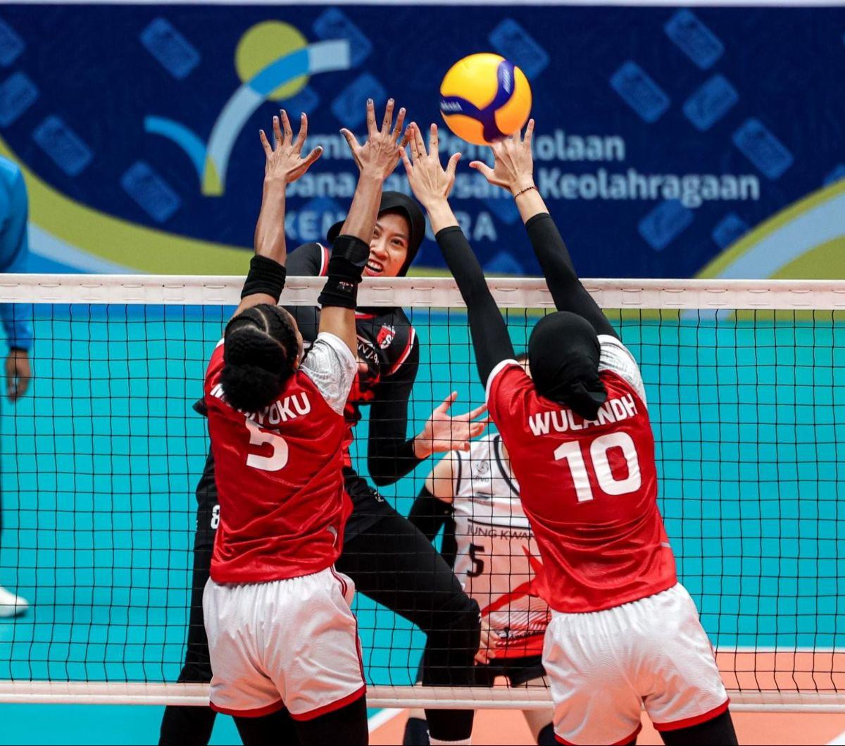 Laga ekshibisi bola voli Fun Volleyball tersebut berakhir dengan kemenangan 3-2 (25-17, 25-15, 19-25, 18-25 dan 15-12) untuk Red Sparks.