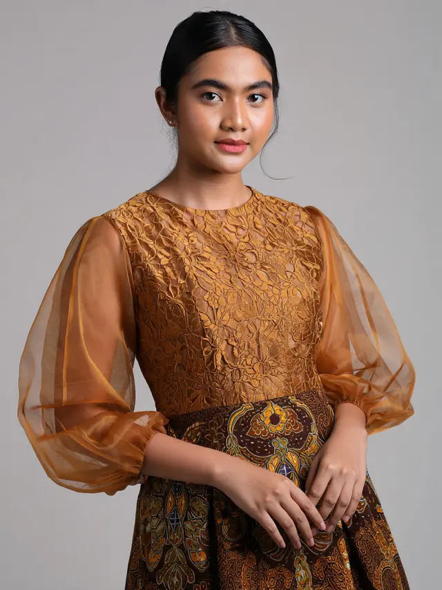 Batik Kombinasi Brokat Lengan Balon Mewah