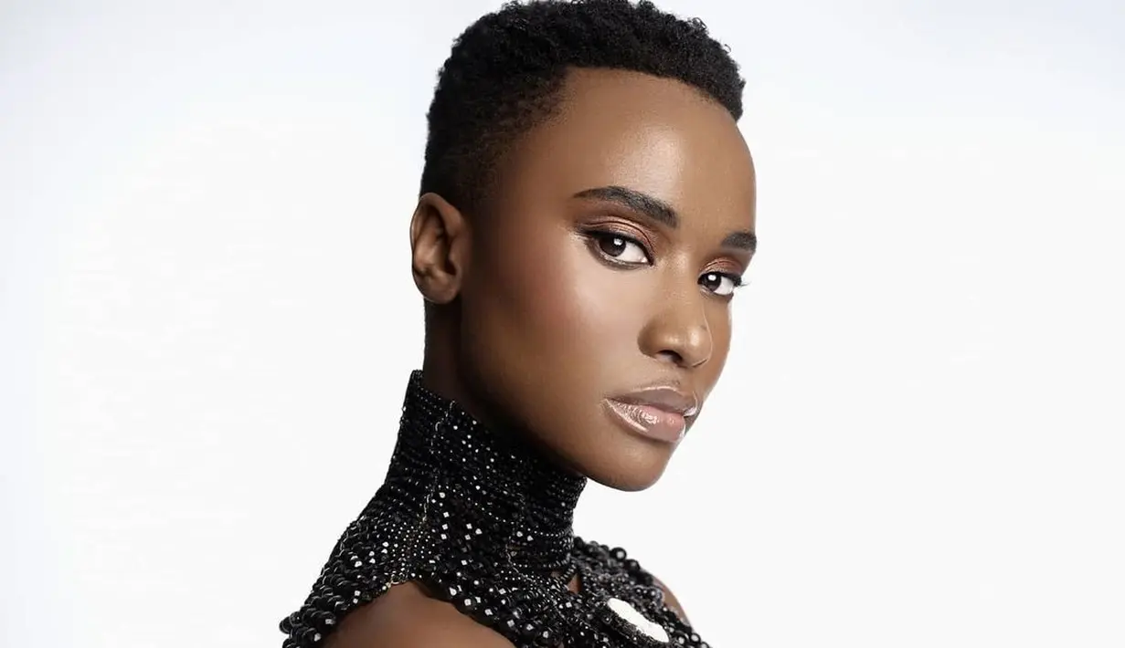 Zozibini Tunzi terpilih sebagai Miss Universe 2019 asal Afrika. Lagi-lagi dengan terpilihnya Zozibini Tunzi menciptakan standar kecantikan baru bagi perempuan dunia (instagram/zozitunzi)