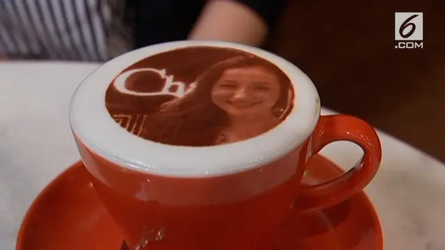 Salah satu kafe di Brisbane menawarkan para tamu untuk bisa menikmati kopi yang disajikan berbeda. Para pelanggan bisa menikmati kopi yang dipesan dilengkapi dengan cetakan foto pribadi.