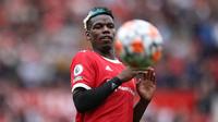Paul Pogba digaet oleh Manchester United dengan biaya &euro; 105 juta pada 2016. Sejauh ini, ia telah mencetak 39 gol dan memberikan 51 assist dalam 233 pertandingan. Usai gagal mendapatkan kesepakatan kontrak baru dengan Manchester United dan berstatus sebagai agen bebas, Pogba saat ini dikaitkan dengan Juventus dan Paris Saint-Germain. (AFP/Adrian Dennis)