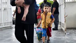 Penjabat Menteri Kesehatan Lebanon, Firas Al-Abiad mengatakan, serangan Israel telah menewaskan ratusan orang, termasuk perempuan, anak-anak termasuk pekerja medis. (FADEL ITANI/AFP)