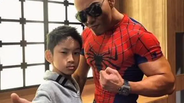 6 Transformasi Kebersamaan Deddy Corbuzier dan Azka dari Bayi Hingga Kini