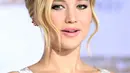 Nampaknya Jennifer Lawrence sangat memahami bagaimana memanfaatkan keindahan rambut panjang miliknya, seperti dengan mengangkat rambutnya dengan menyisakan poni untuk aksen. (Bintang/EPA)