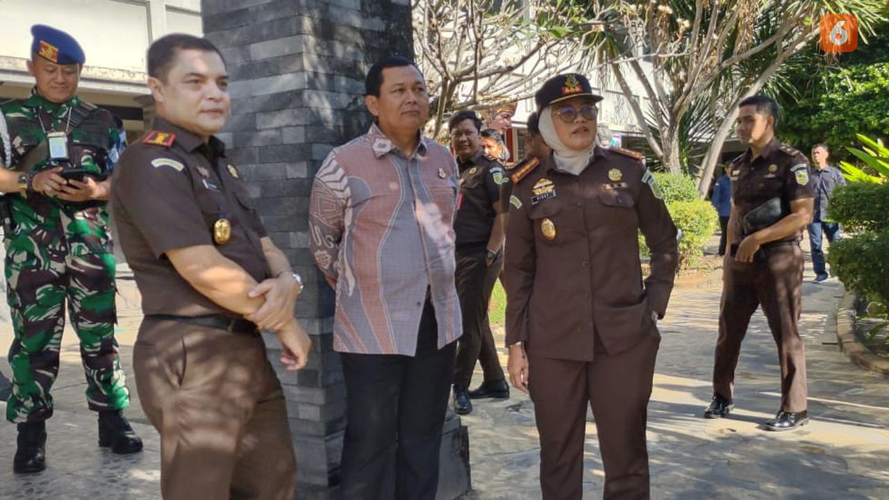Undang Mugopal, Direktur Upaya Hukum Luar Biasa Eksekusi dan Eksaminasi Pada Jaksa Agung Muda Bidang Tindal Pindana Khusus Kejaksaan Agung RI saat Meninjau Lokasi Aset Benney Tjokrosaputro di Sukoharjo