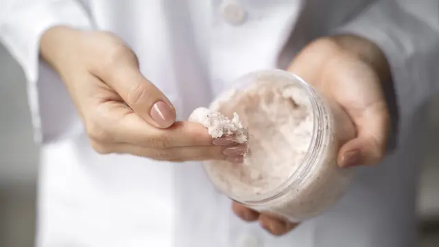 Ilustrasi Body Scrub