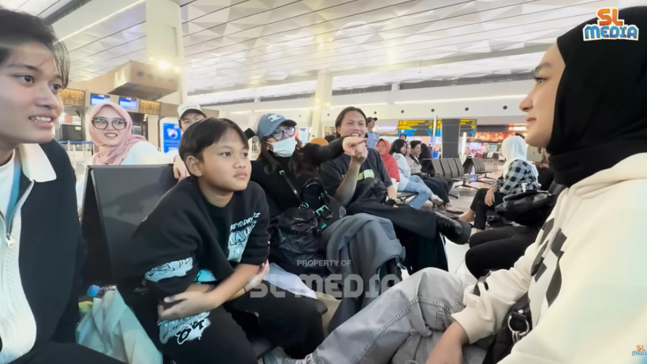 Santyka Fauziah mengaku tak ikut dalam perjalanan ke Eropa karena belum waktunya.<br>