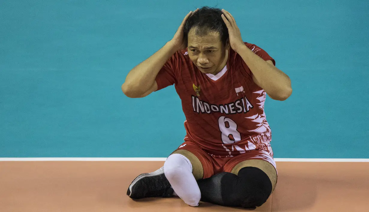 Pevoli duduk Indonesia, Sukarno, tampak kecewa usai dikalahkan Myanmar pada laga Asian Para Games di Tenis Indoor Senayan, Jakarta, Minggu (7/10/2018). Indonesia kalah 0-3 dari Myanmar. (Bola.com/Vitalis Yogi Trisna)