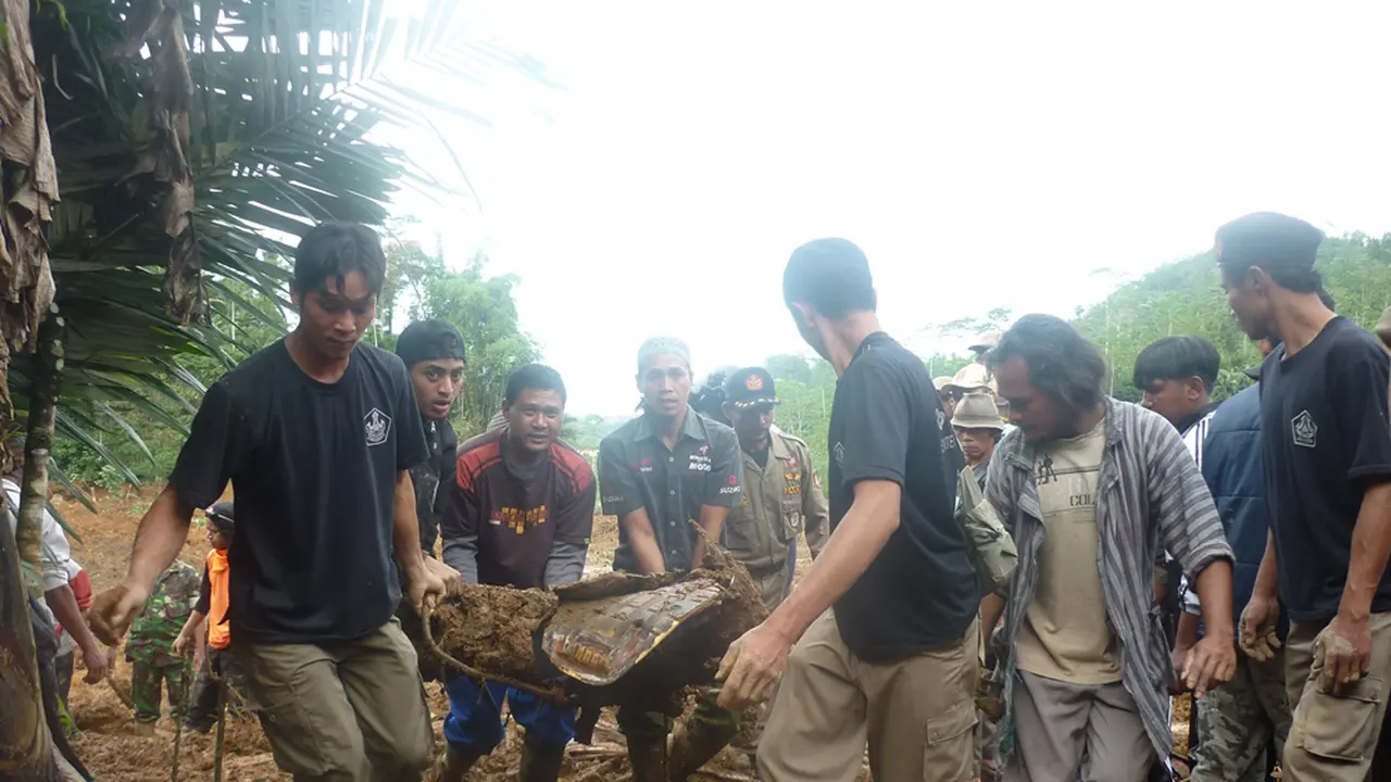 12 Tewas di Longsor Banjarnegara, Deteksi Detak Jantung Dilakukan