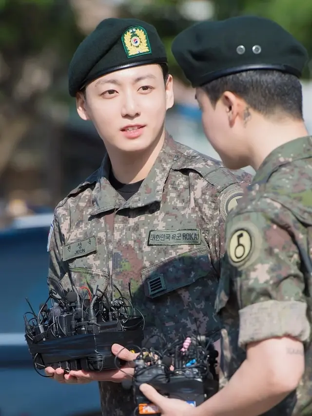 Jimin dan Jungkook BTS Tampil Lebih Cute Setelah Menuntaskan Wajib Militer. Dok. Capture YouTube Dispatch