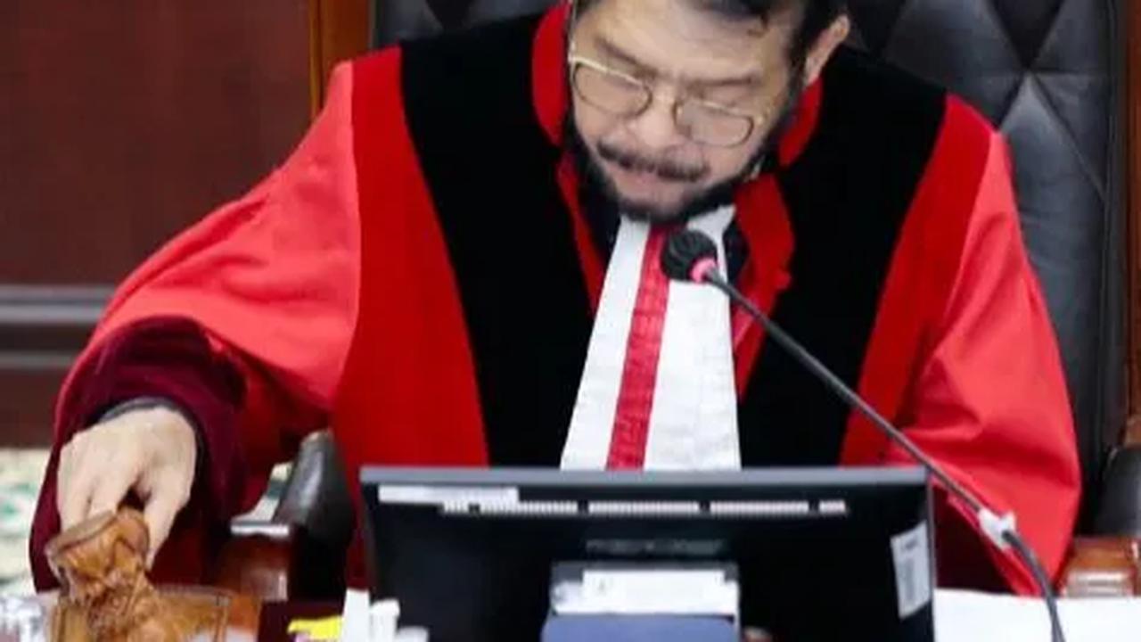 Surat balasan MK itu telah dikirimkan kepada kuasa hukum Anwar Usman pada Kamis (23/11) hari ini.&nbsp;<br>