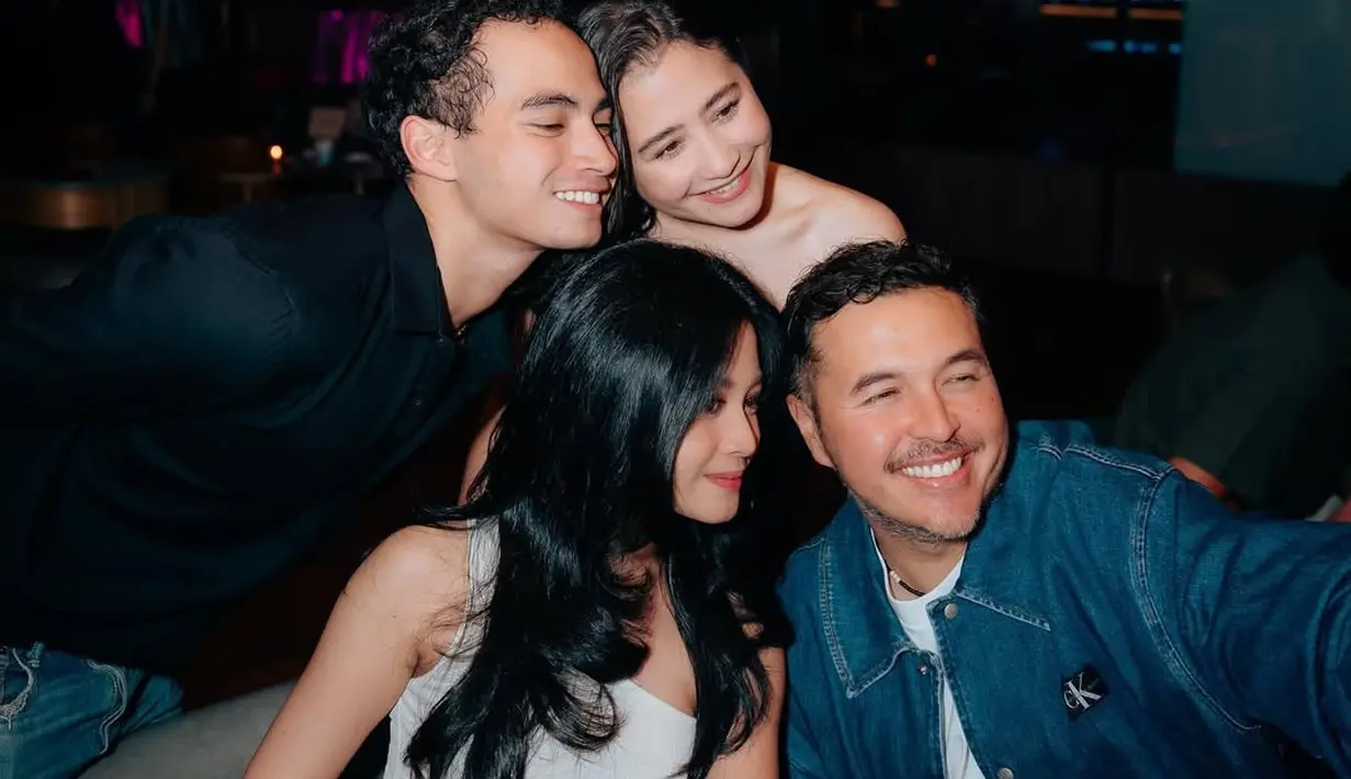 Kehadiran mereka di acara yang diselenggarakan oleh agensi Omara menimbulkan spekulasi di kalangan penggemar. Walaupun Prilly bukan bagian dari agensi Iruma, kehadirannya sebagai tamu spesial menunjukkan hubungan baiknya dengan Omara dan lingkungan sekitarnya. [@omara.esteghlal ].