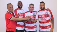 Madura United memperkenalkan tiga striker baru, termasuk Cristian Gonzales. (Bola.com/Aditya Wany)