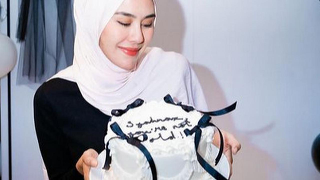 Potret Kejutan Ultah Syahnaz Sadiqah, Gak Curiga Sama Sekali - Bahagia Jeje Govinda Bisa Hadir Bawa Kue