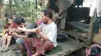 Kesulitan ekonomi membuat Sarbini menempati rumah bekas kandang kambing di kawasan Serang, Banten.