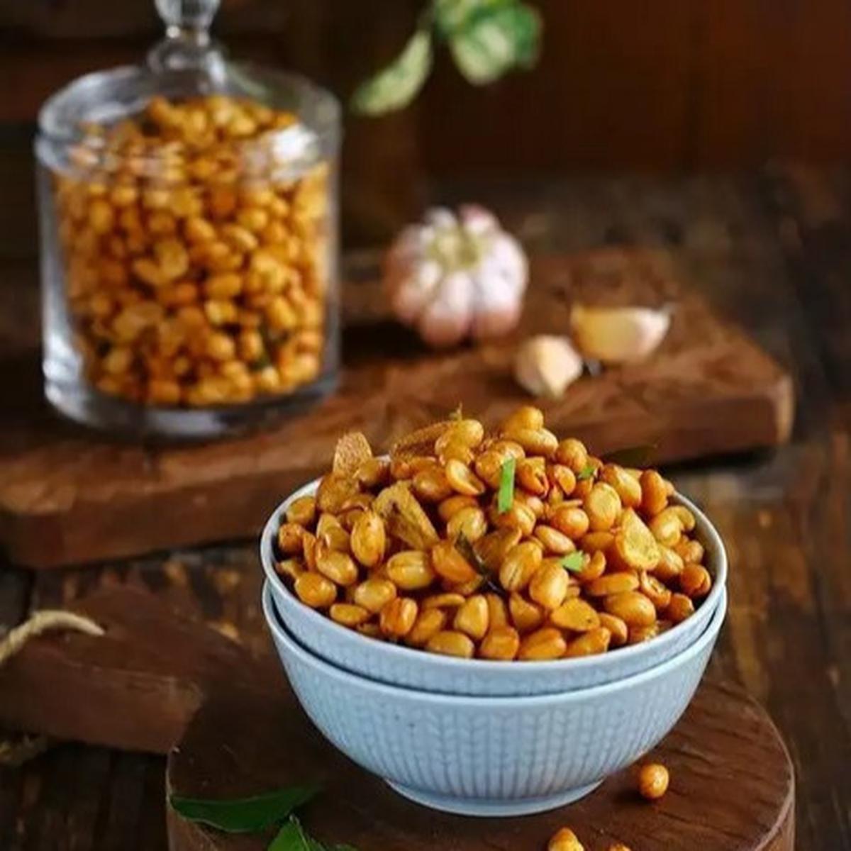 Semangkuk kacang bawang renyah