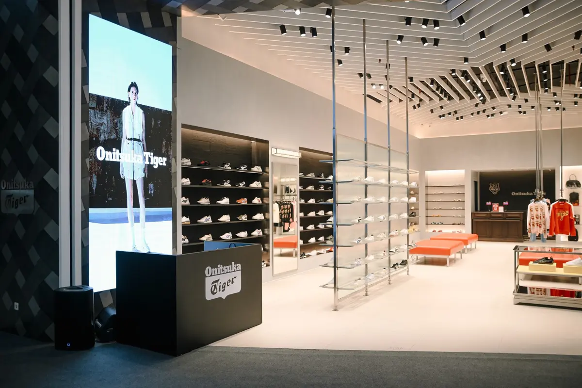 Sneakers