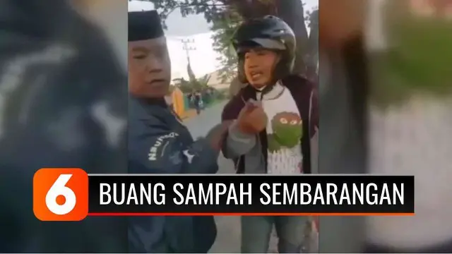 Warga ngamuk! Sepasang suami istri ini diberi sanksi menaruh sampah di atas kepala, akibat sering buang sampah sembarangan meski imbauan larangannya sudah terpampang.