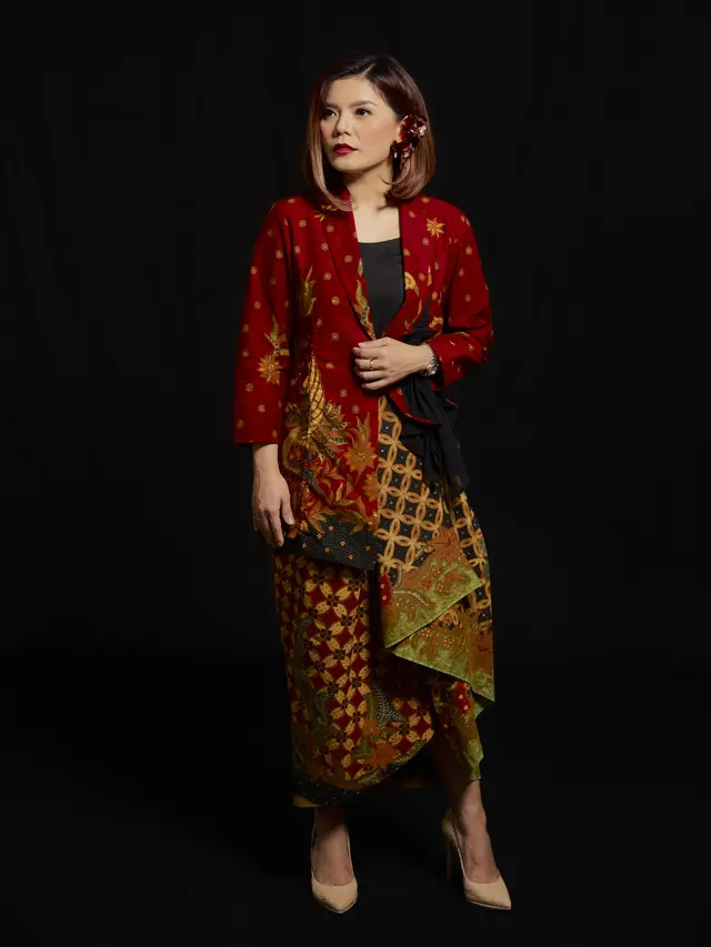 Happy Salma hingga Merry Riana Merayakan Hari Kartini dengan Mengeluarkan Koleksi Batik