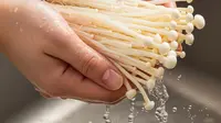 Cara Budidaya Jamur Enoki di Rumah untuk Pemula, Mudah Dipraktikkan
