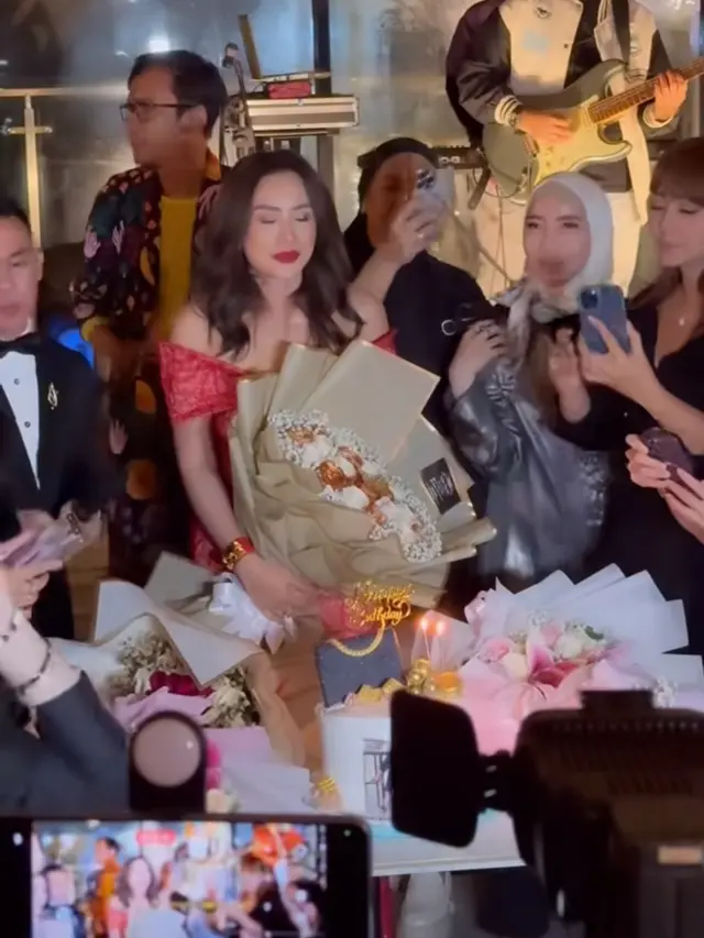 Shinta Bachir Gelar Pesta Ultah ke-38
