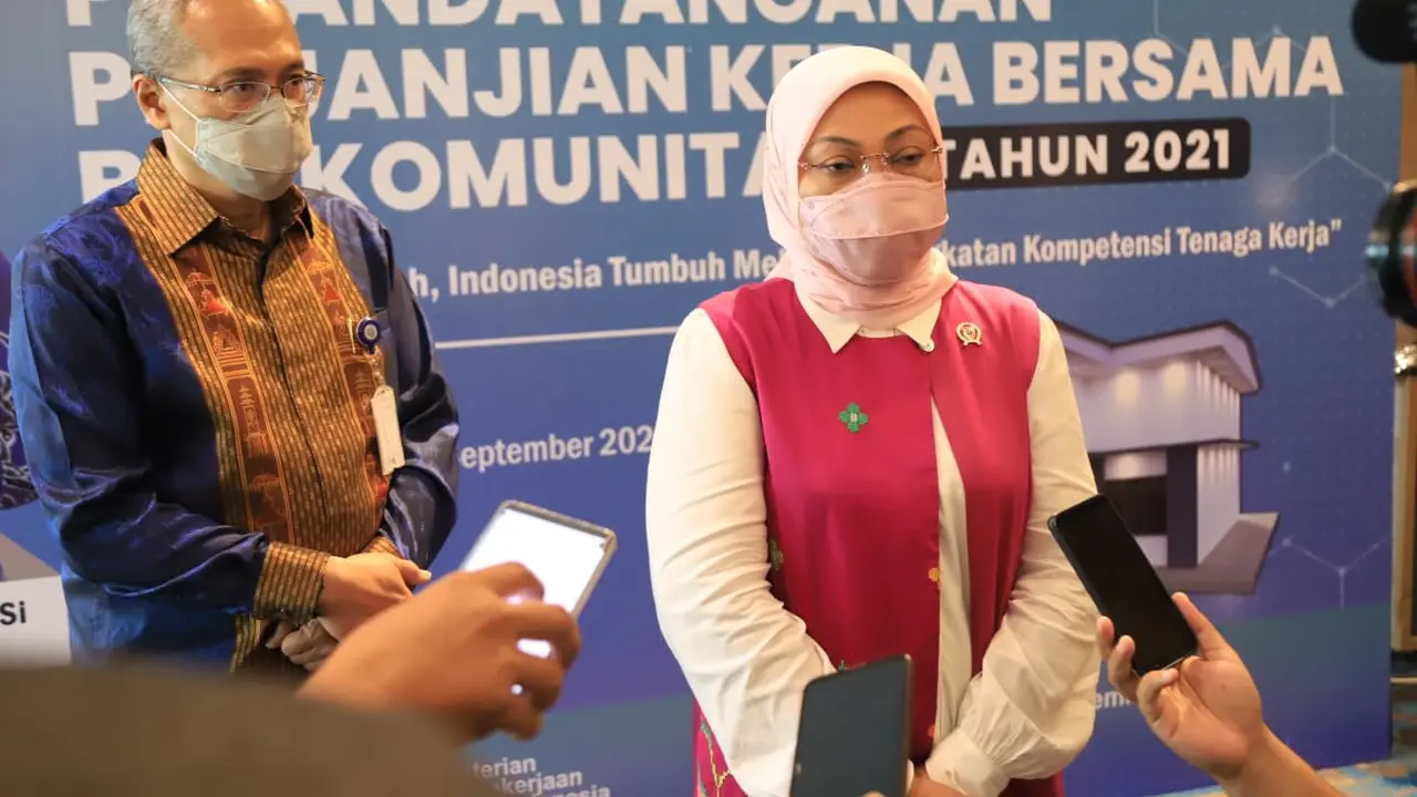 Menteri Ketenagakerjaan, Ida Fauziyah, dalam acara Penandatanganan Perjanjian Kerja Bersama (PKB) BLK Komunitas Tahap II Tahun 2021 di Jakarta, Kamis (30/9/2021).