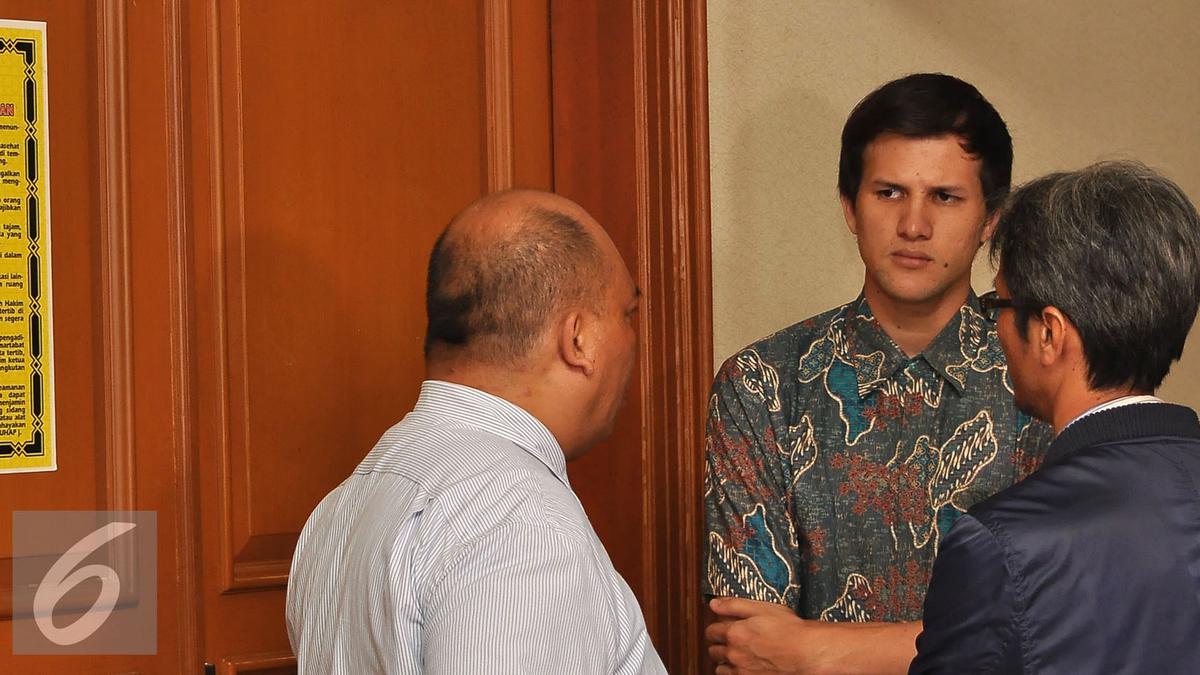 Penjelasan Stuart Collin soal Tuduhan Sering Party