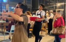 Asyik Tua Muda Bergoyang Sampai Keringatan Nikmati Lagu Remix di Pelataran Restoran Remaja PIK
