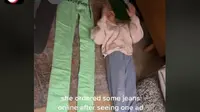 Seorang perempuan menerima kiriman celana panjang unik karena ukurannya sangat panjang saat belanja online (dok.TikTok/v emareeeeeeeeeeeee/Komarudin)