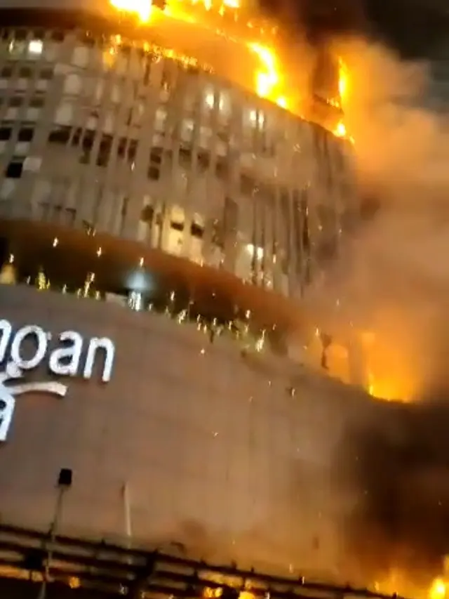 Tunjungan Plaza Terbakar