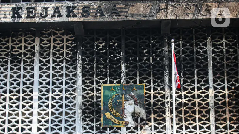 Gedung Kejaksaan Agung yang Terbakar