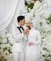 Dea Annisa resmi menikah dengan Mazaki Ahmad dalam balutan gaun modest serba putih (@deaannisa)