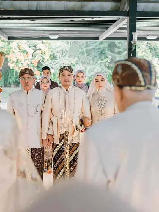 <p>"Ya Allah sesungguhnya aku mohon kepadamu kebaikan dirinya dan kebaikan yang engkau tentukan atas dirinya." tulis roby_geisha sebagai caption video yang diunggah pada 26 Desember. [Instagram/roby_geishaa]</p>