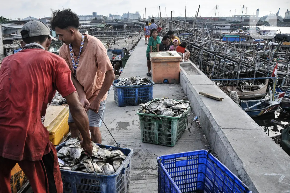 FOTO: Kehidupan Warga Pesisir Jakarta di Tengah Hari Nelayan Internasional