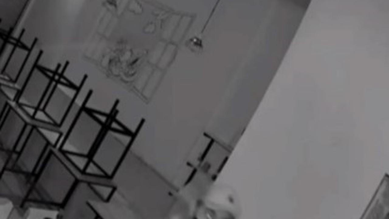 Viral Aksi Pria Tutupi CCTV Sebelum Lakukan Pencurian, Sejumlah Barang Raib