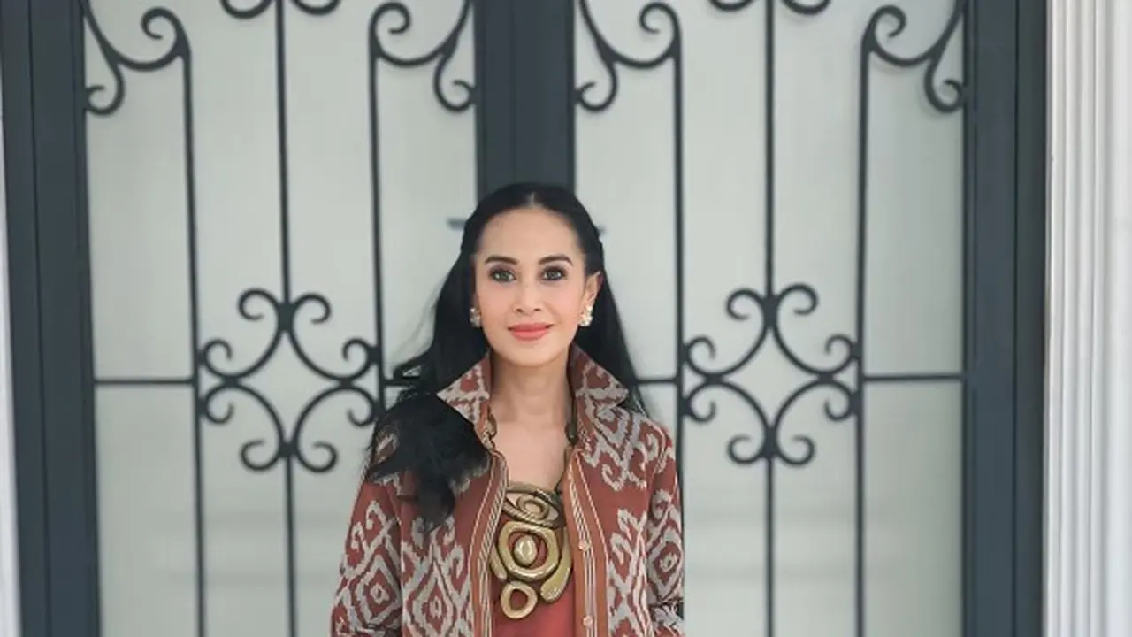 Model Cardigan Panjang Diah Permatasari