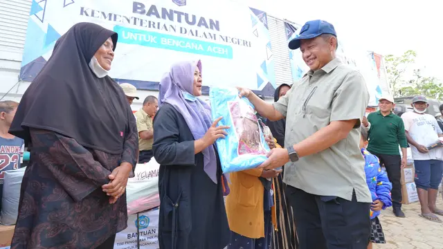 Kunjungi Aceh Tamiang, Mendagri Tito Serahkan Bantuan untuk Masyarakat Terdampak Bencana