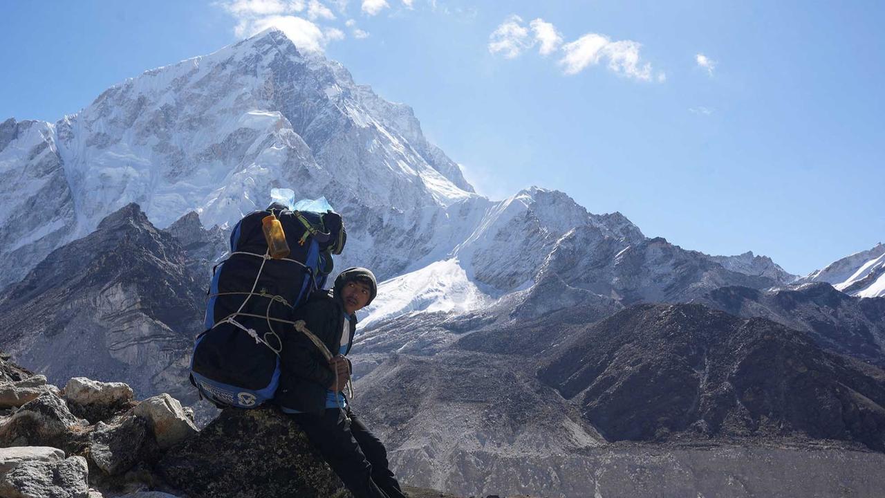 FOTO: Keindahan Alam Himalaya Menuju Basecamp Gunung Everest