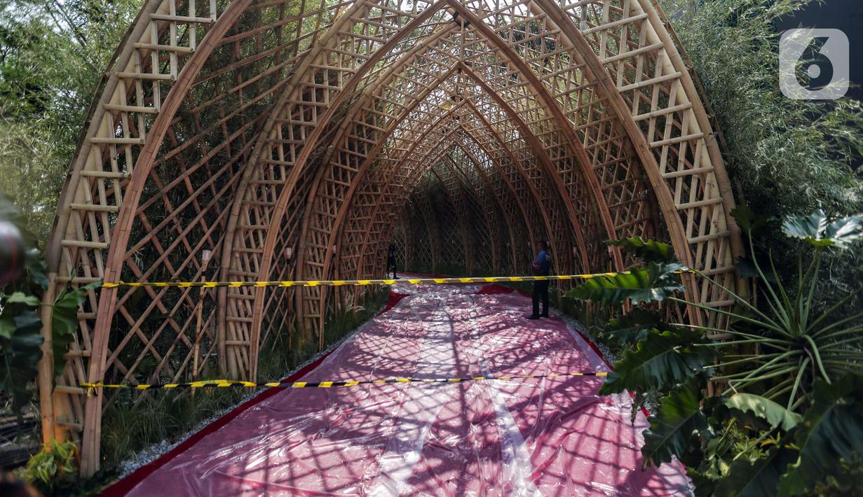 Pihaknya diminta untuk ikut membantu pengelolaan kawasan hijau seluas 4,5 hektare itu. Menurut Yozua Makes, Presiden Joko Widodo atau Jokowi sendiri yang memilih lokasi gala dinner. (Liputan6.com/Faizal Fanani)