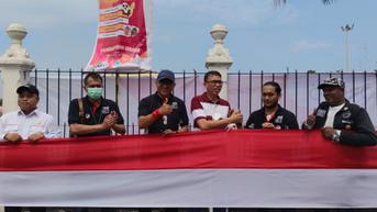 Bangkitkan Nasionalisme, Merah Putih Sepanjang 77 Meter Dibentangkan di Istana Maimun