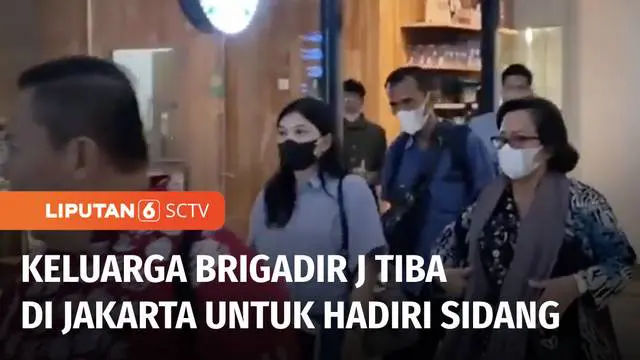 Usai memasuki tahap P21 berkas kelima tersangka pembunuhan Brigadir Yosua yang diserahkan Kejaksaan Agung dan akan segera disidangkan. Orang tua dan pacar Brigadir J tiba di Bandara Soetta meminta para tersangka akan dihukum seadil-adilnya.