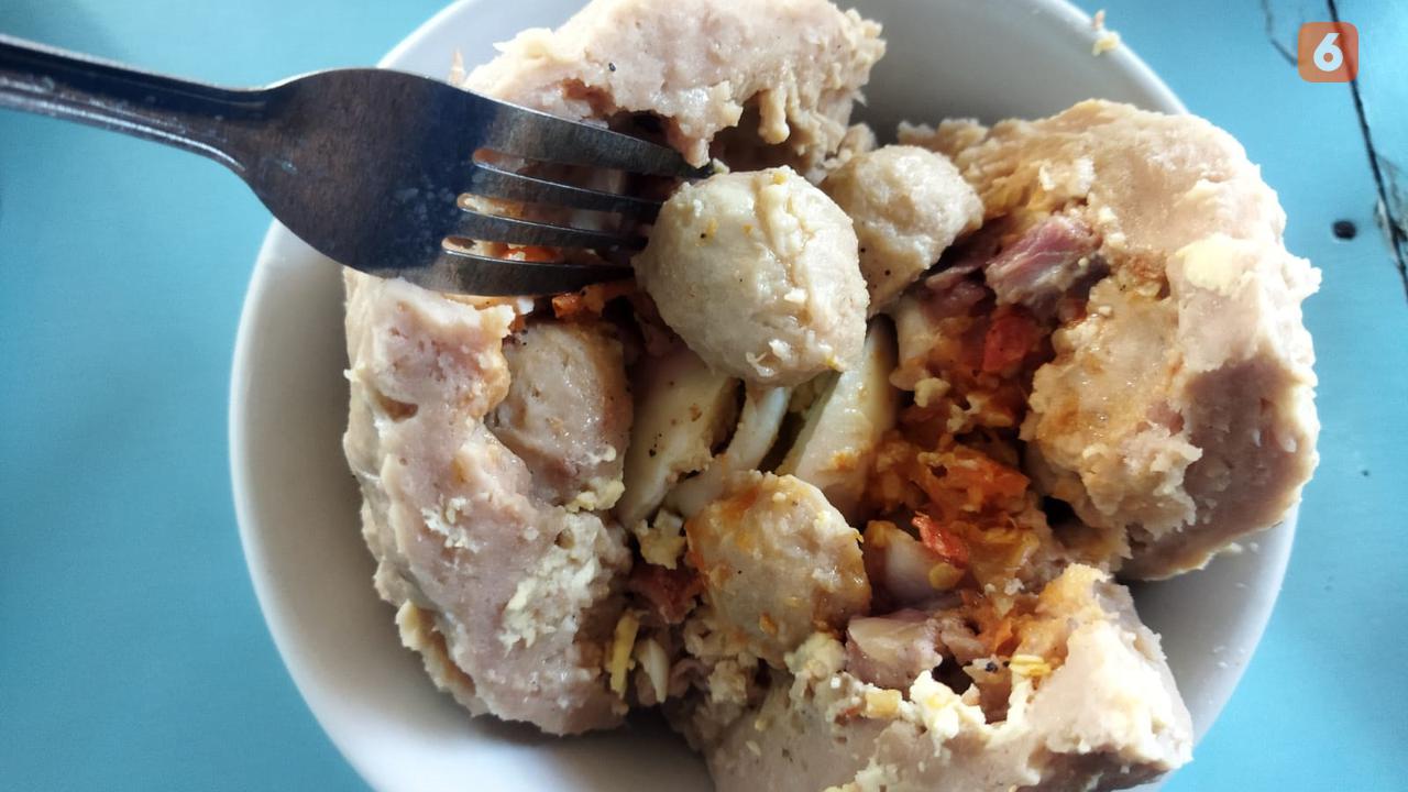 Bakso beranak pak Bagong yang murah dan bikin nagih (Hermawan Arifianto/Liputan6.com)