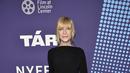 Cate Blanchett berpose saat menghadiri pemutaran perdana film "Tár" selama Festival Film New York ke-60 di Alice Tully Hall di New York pada Senin, 3 Oktober 2022. Blanchett menjaga aksesorinya tetap sederhana, hanya mengenakan satu set cincin perak untuk acara tersebut. (Photo by Evan Agostini/Invision/AP)
