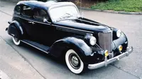 Chrysler Imperial produksi 1938 (Foto: barrett-jackson). 
