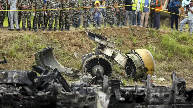 Kecelakaan pesawat jatuh di Kathmandu, Nepal, Rabu 24 Juli 2024. (AP)